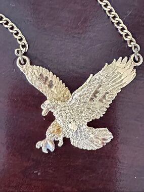 Vintage 80s Flying Eagle Gold‎ Tone Pendant Necklace with attached chain